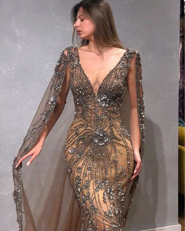 Sexy Envelope Train Ball Gowns 3d ral fringed lace applique sequins party with v neckline custom evening dresses prom