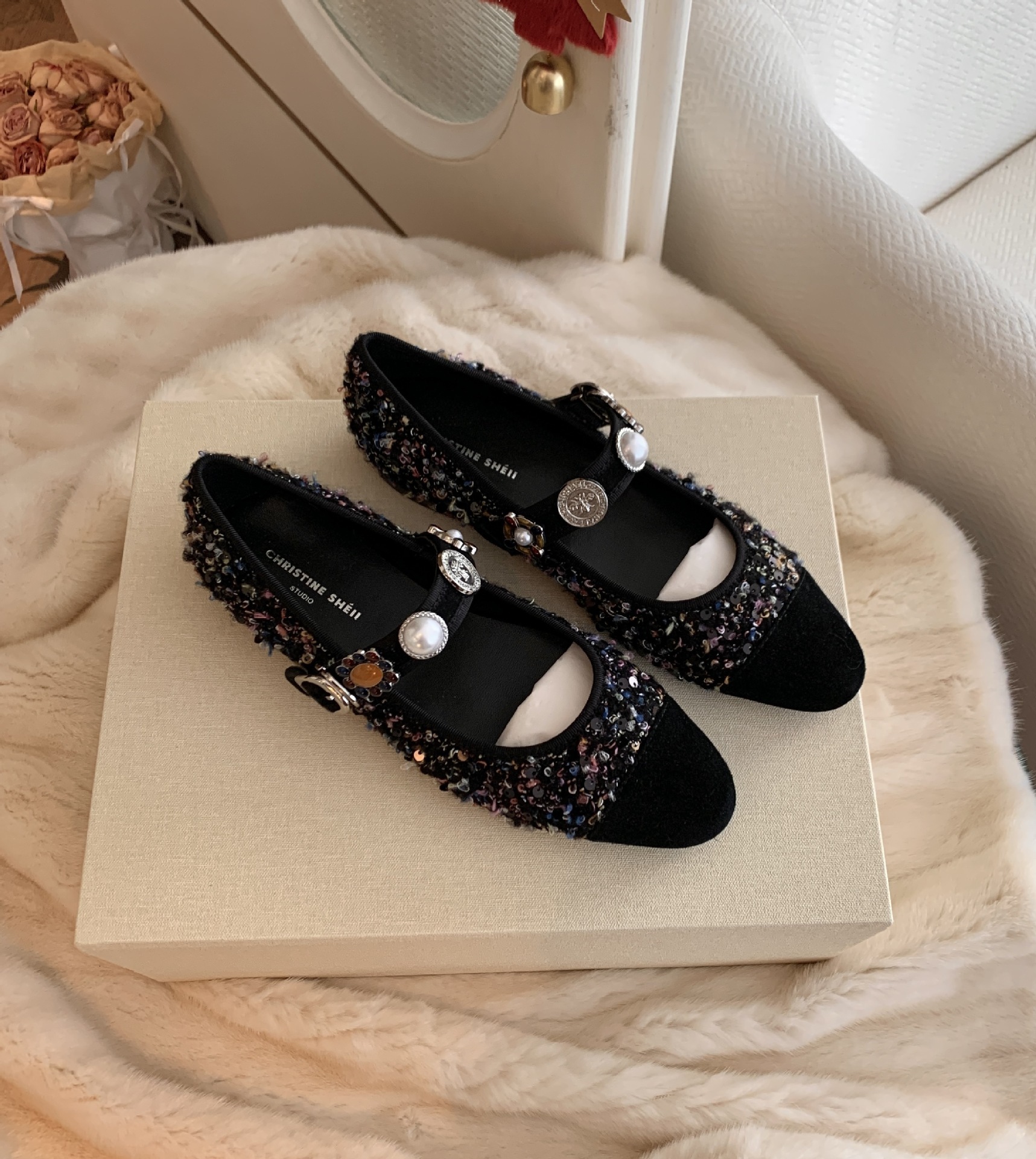High Quality Light Luxury Sexy Style Small Fragrant Floral Coat Button Fashion Designer Women s Wedding Shoes Outdoor Casual Single Shoes Sandals