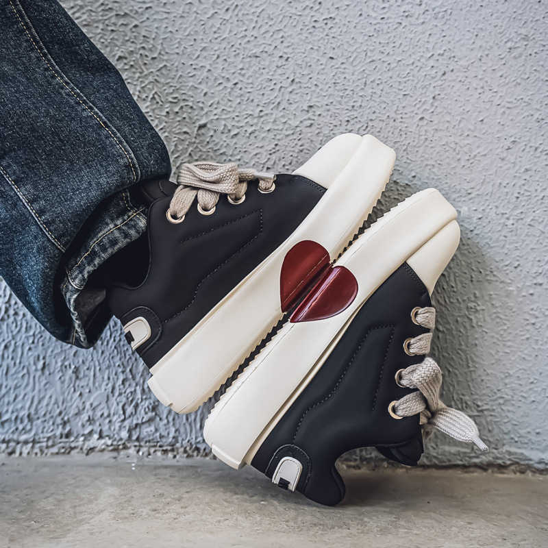 2025 China Fashion Spring Men's Shoes Live Streaming Niche Thick Soled Running Shoes High Love Board Tiktok Breathable Bread Shoes Casual Trendy 
