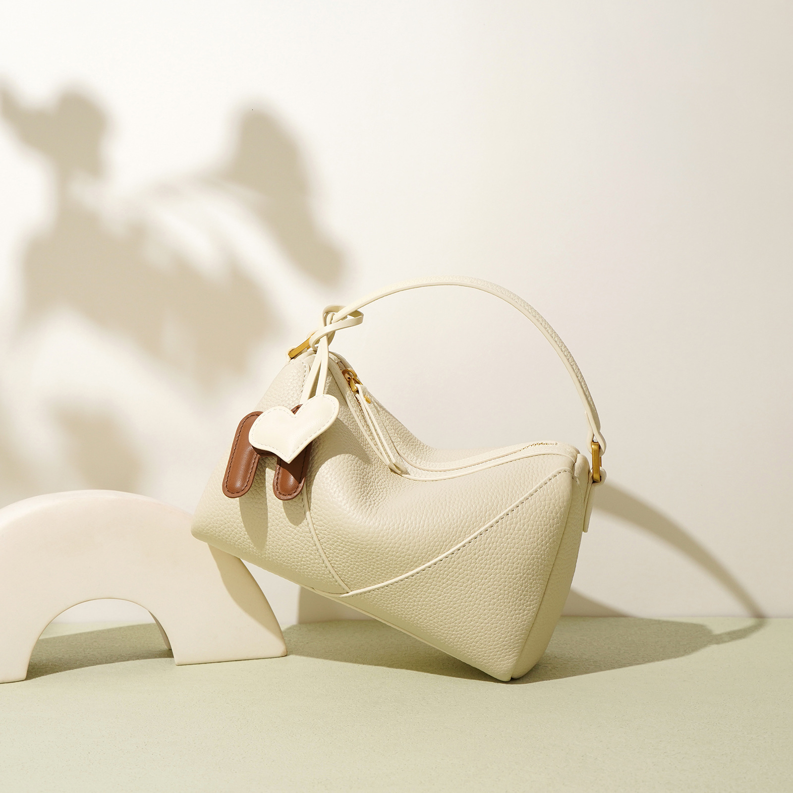 New Top Layer Boston 2025 Summer Simple Texture Cowhide Shoulder Crossbody Bag With Niche Design Sense