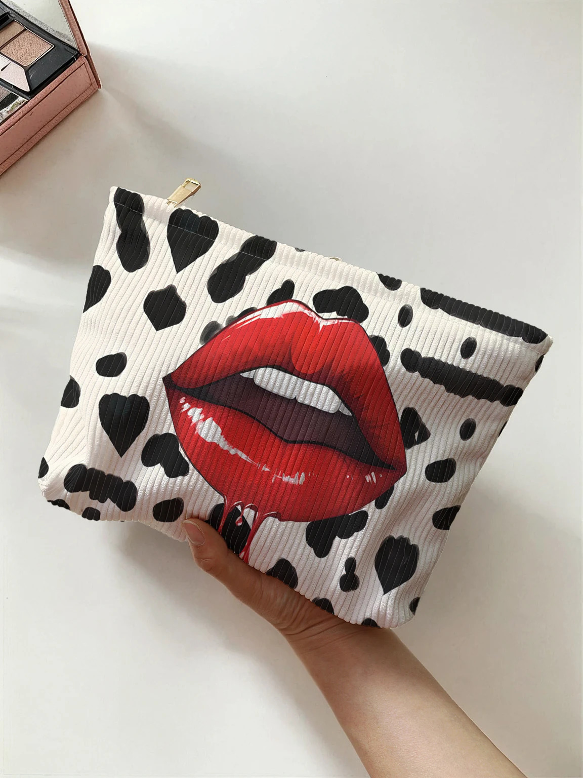 1pcSexy lip pattern printed corduroy zipper makeup bag lightweight and multifunctional cosmetic storage 250311
