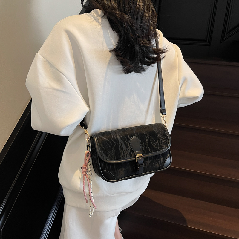 Korean fashion trend shoulder 2025 new simple casual niche design feeling underarm women's crossbody bag