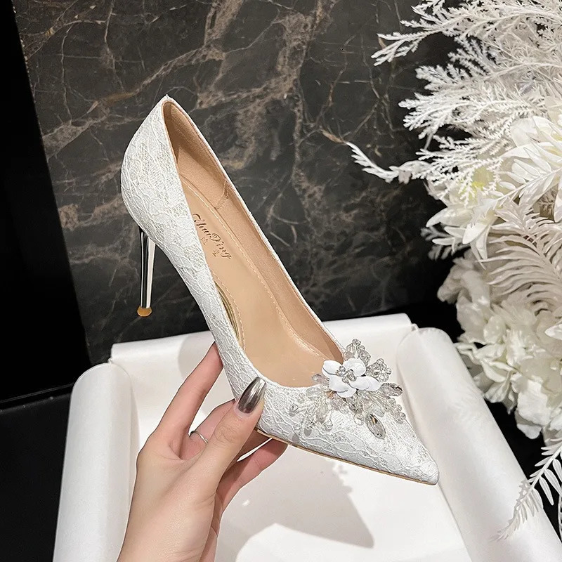 White Womens Wedding Shoes Thin Heel Pointy Rhinrhinene Flower French Bride Bridesmaid High Heels 250310