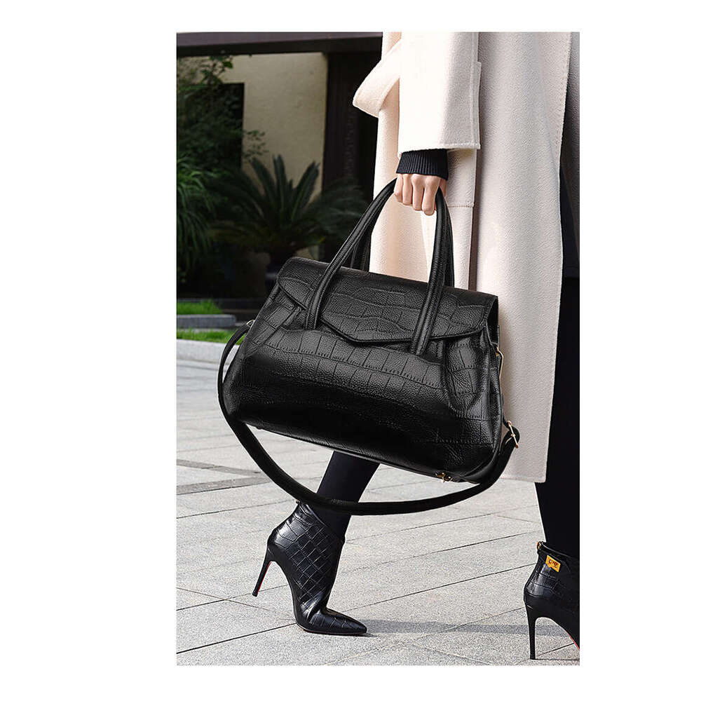Women's Bags New large capacity handbag for women, versatile and high-end women's handbag, crocodile patterned tote bag, can be carried on o