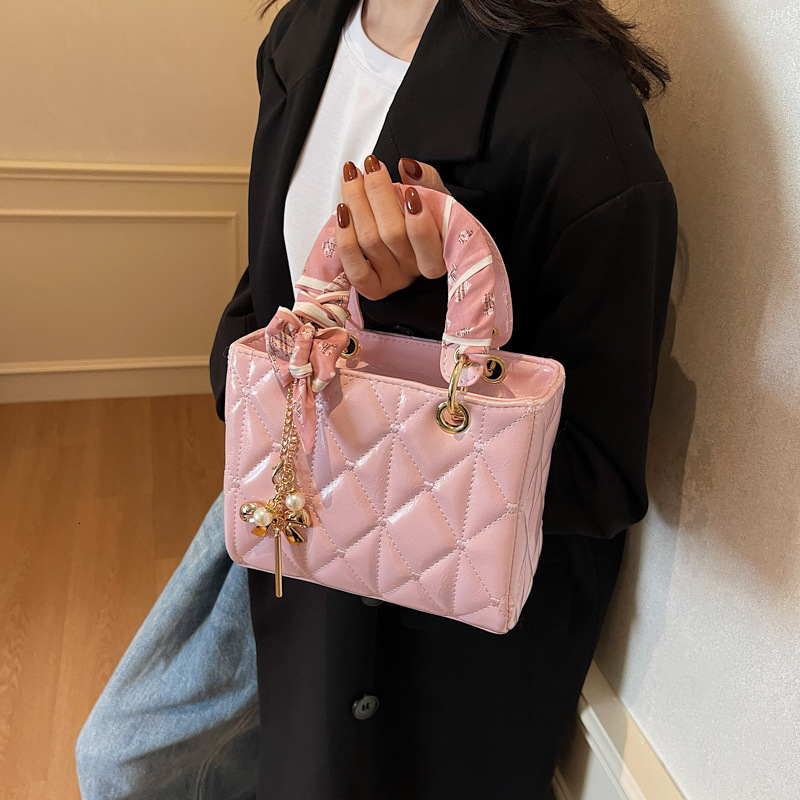 Autumn And Winter High-end Niche Handbag, Women's Multifunctional Dia Grid Slanted Fashion Designer Handbag
