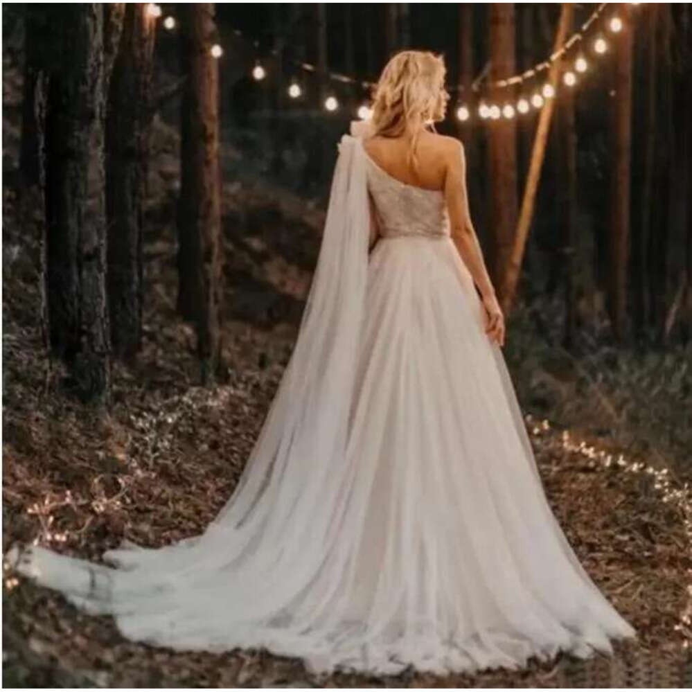 2024 Charming One Shoulder Wedding Dresses Beach Lace Appliqued Plus Size Bridal Gowns