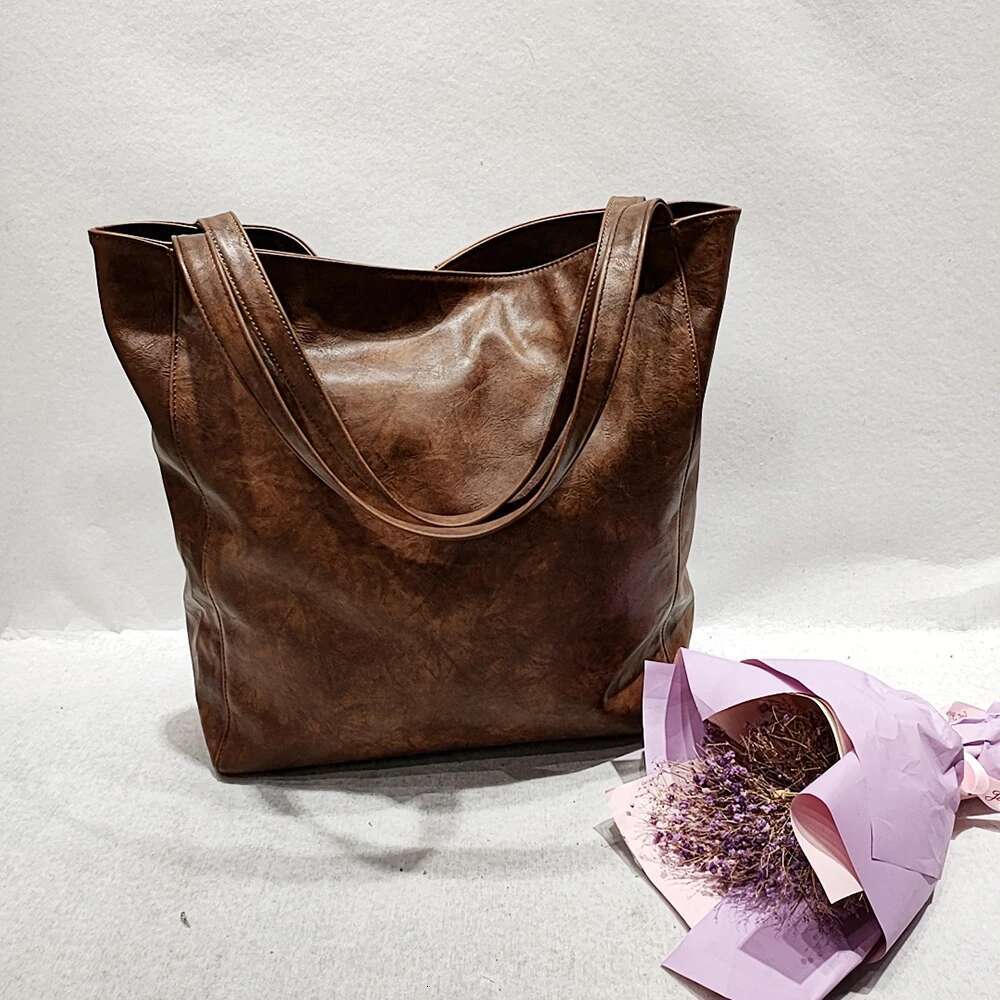Retro 2023 Trend Women Totes Shoulder Bag Female Designer Handbag PU Rivets Hasp Contrasting Handbags Crossbody Bags Sac