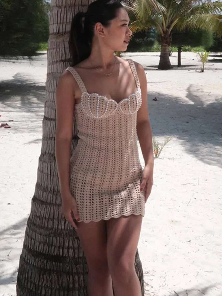 Sexy Crochet Women's Pearl Beads Slim Mini Dress Fashion Ruffles Hem Backless Sg Vestidos 2025 Chic Lady Beach Vacation Gowns
