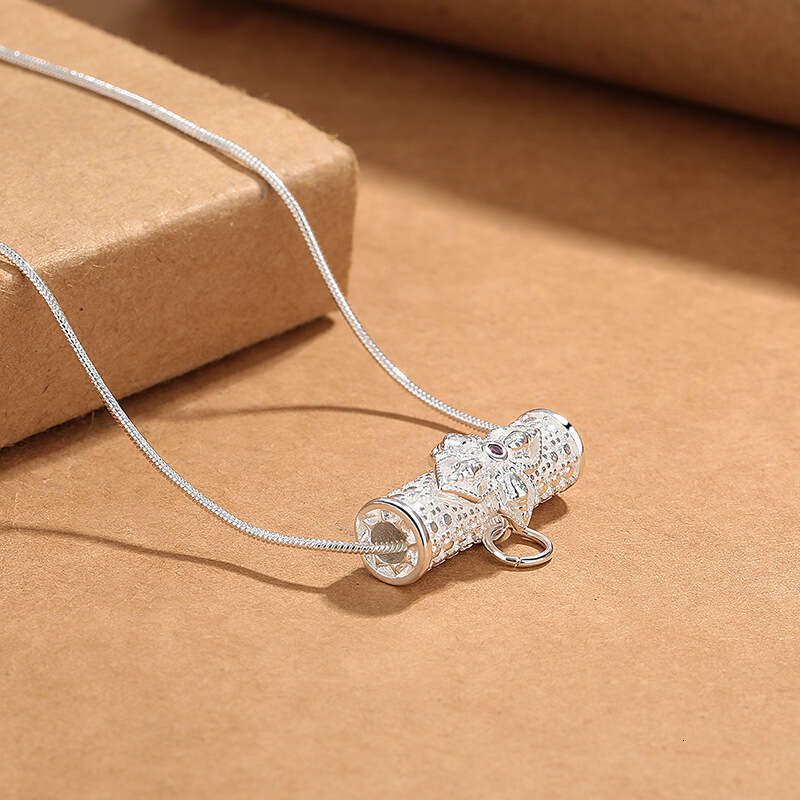 Thai Buddhist brand magnificent versatile aura, with four sided Buddha necklace featuring both men women. It exudes urious high-end feel, and is a cre