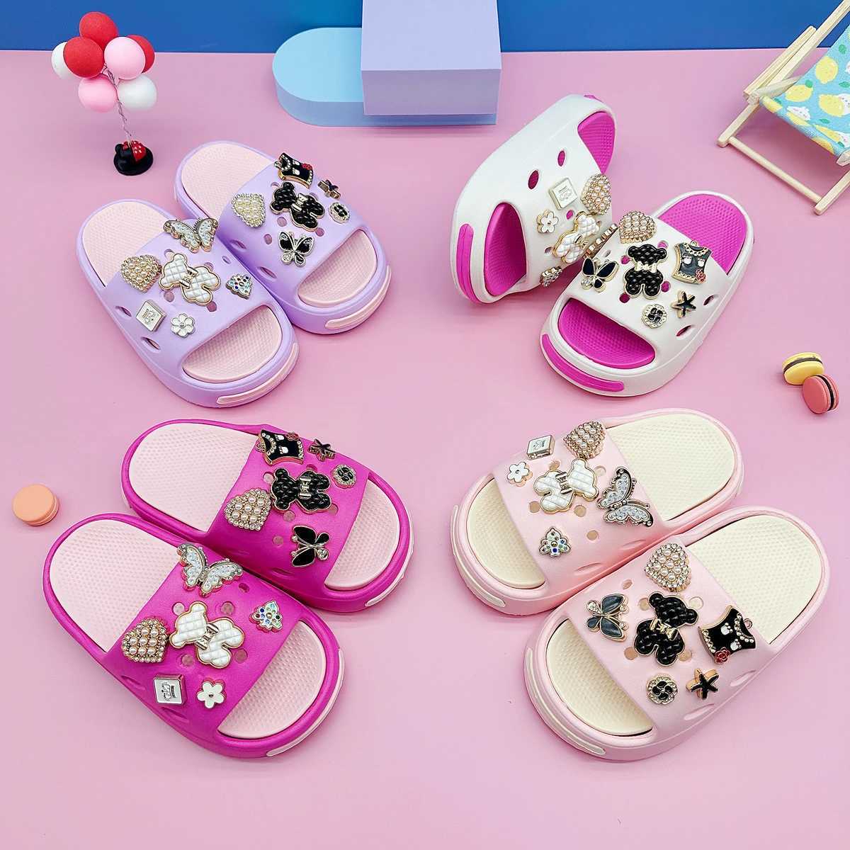 New Popular Cartoon Black and White Bear Versatile Eva Slippers for Boys and Girls Fashionable Soft-Soled Non-Slip SandalsT250311