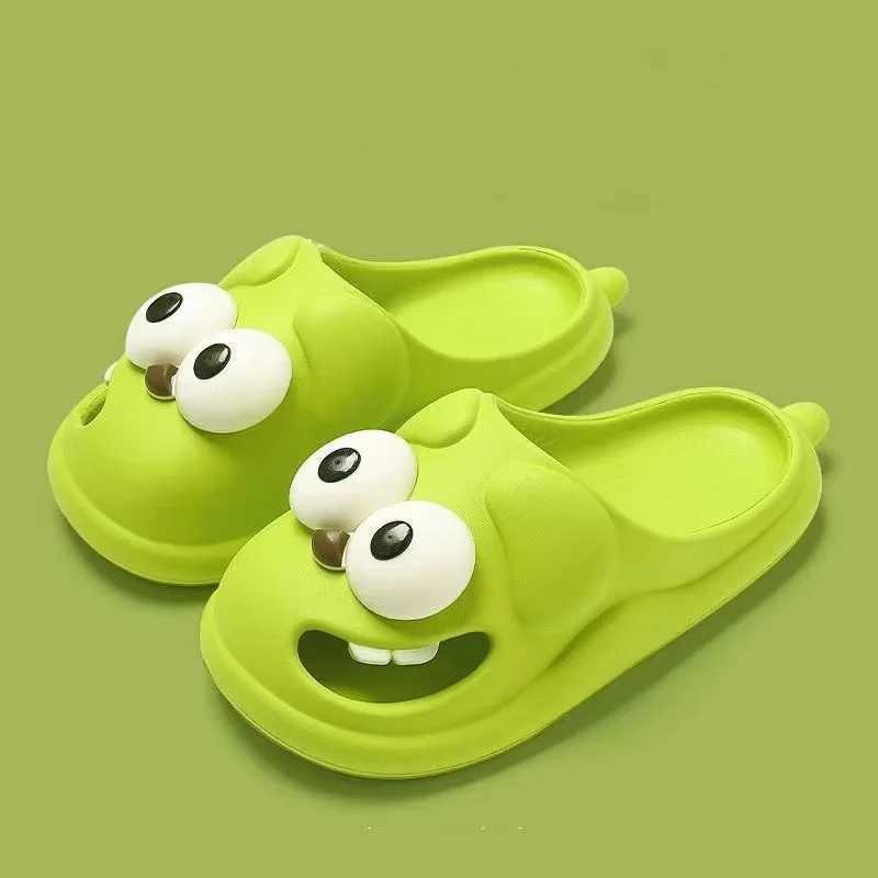 Hole Shoes for Outdoor Wear Closed-Toe Slippers Womens Cute Cartoon Sandals Home Non-Slip Summer Indoor Womens SummerT250311