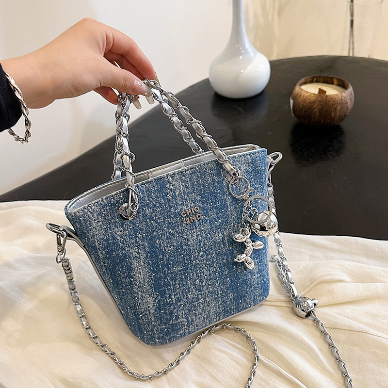 New trendy denim women's single shoulder crossbody bag, high-end and stylish chain carrying bucket bag