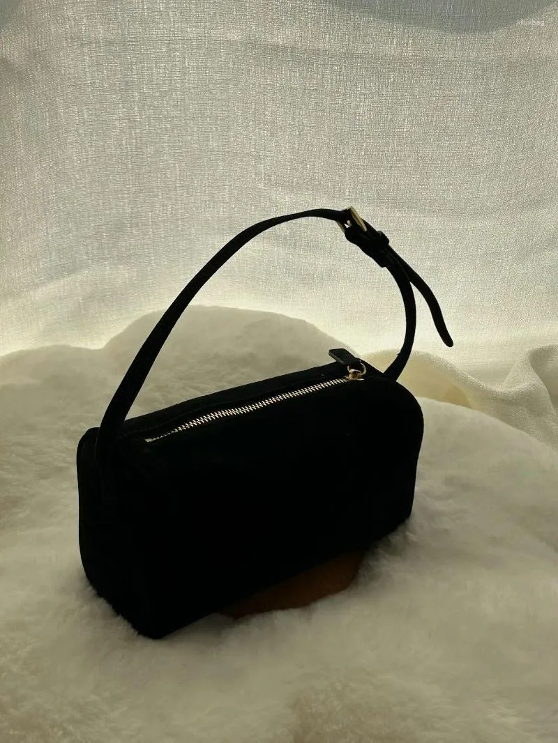 Chic Unisex Retro Brown Leather Sling Bag - Sleek Small Quilted Satchel Perfect for Any Occasion