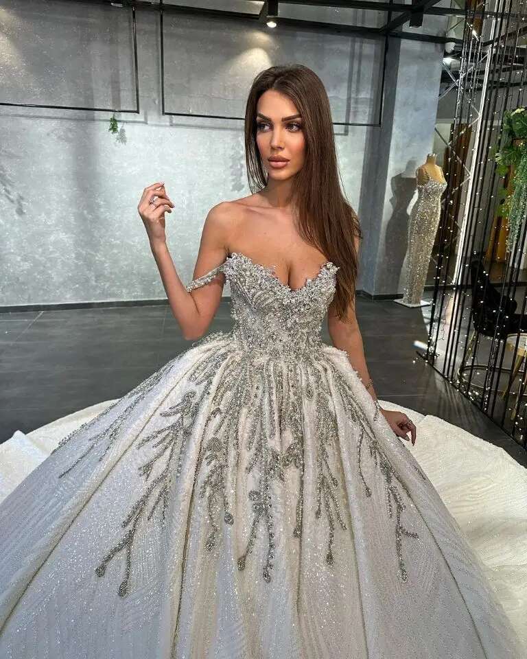Brilliant Arabic Crystal Dresses Ball Gown Spaghetti Ribbons Applique Wedding Dress Lace Made to Order