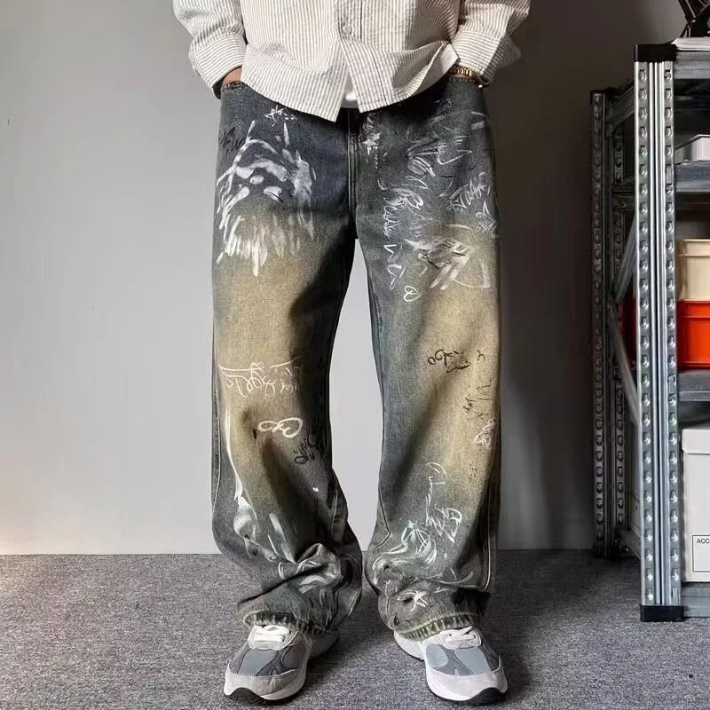 Mens Chic Baggy American Vintage Style Denim Pants Graffiti Graphic n Trousers Trend Cool High Street Wide Leg Jeans Men 250311