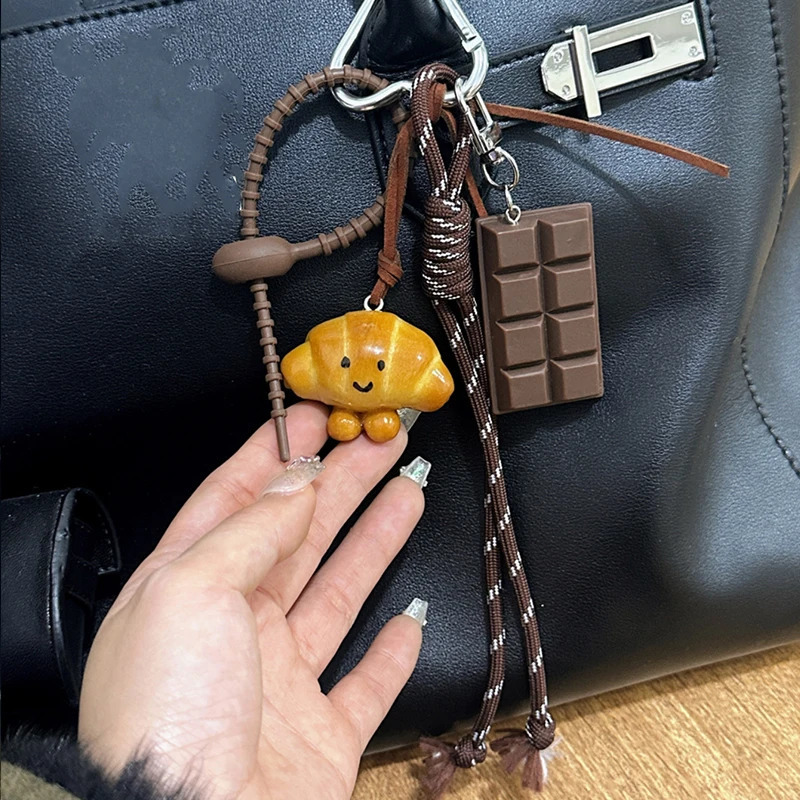 Cute and exquisite woven rope alkaline bread bag chocolate spring buckle pendant highquality 250311
