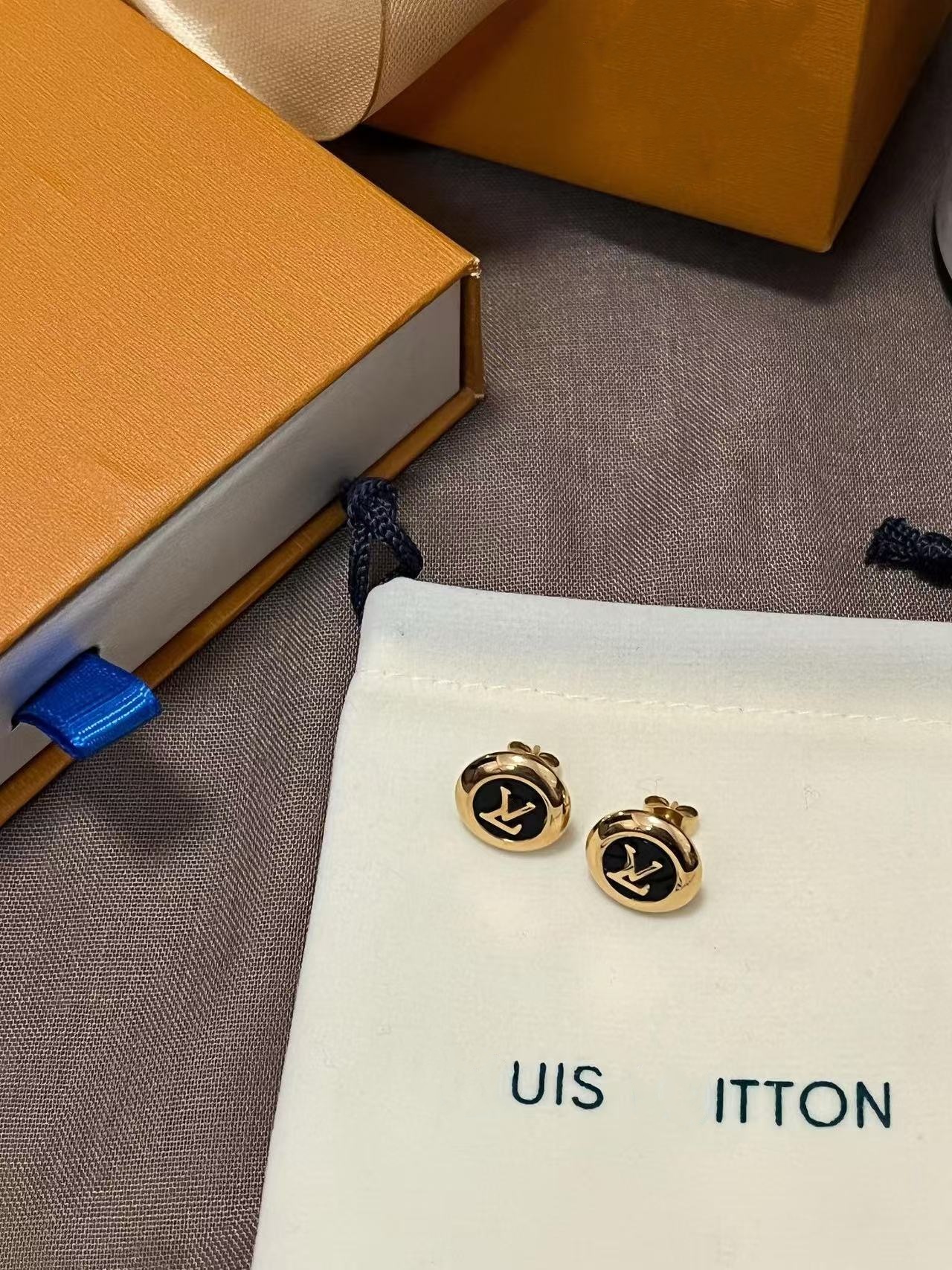 2025 brand designer earrings for woman gold stud earrings plated 18K gold luxury earrings Wedding Jewelry Chirstmas gift earrings designer