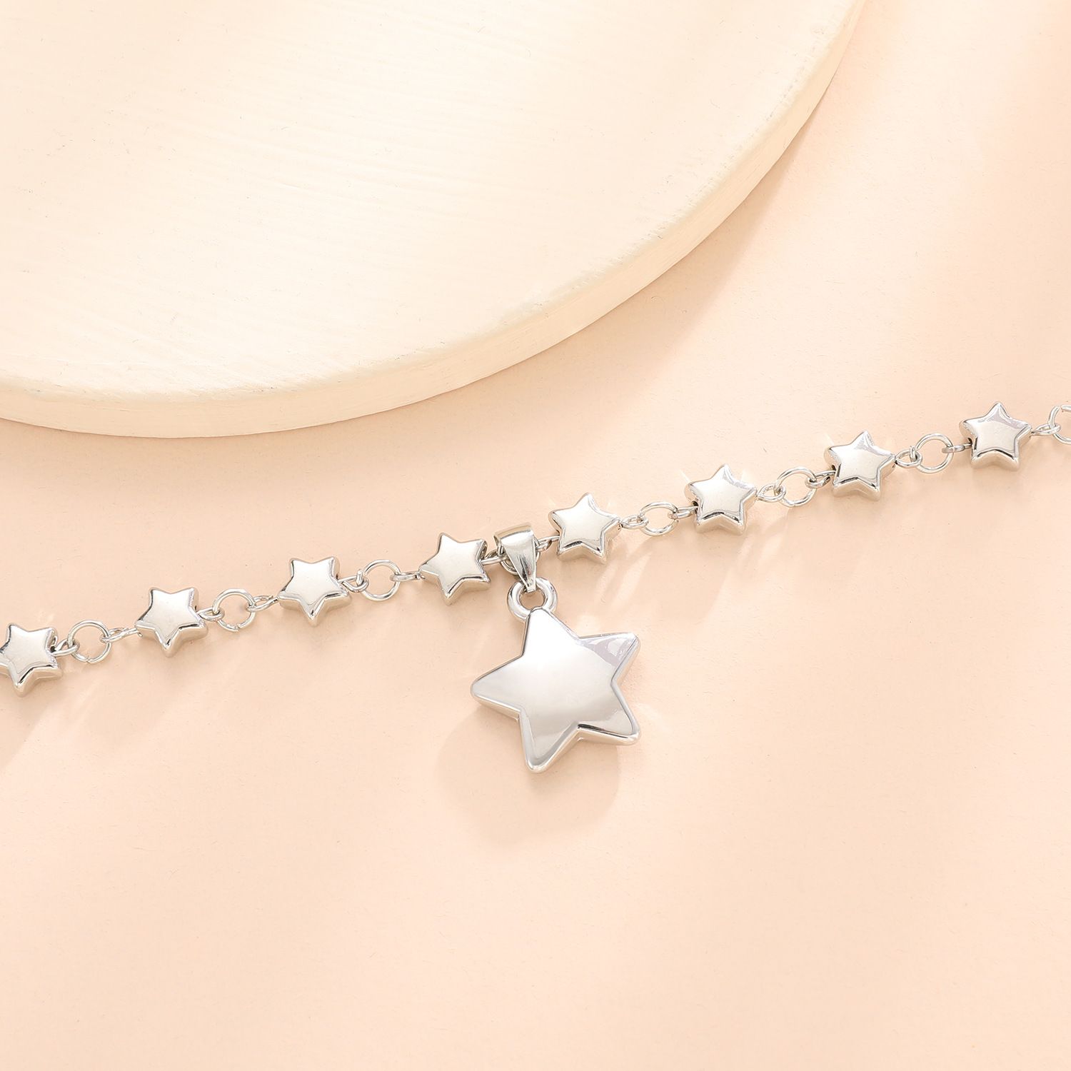 Elegant Chic Stella Pendant with Novel Star Design Perfect Statement Jewelry Piece