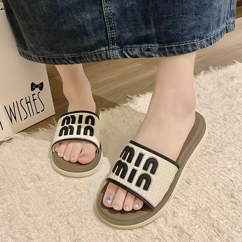 New free shipping designer slippers for womens flat slippers black beige Summer new fashionable beach slippers