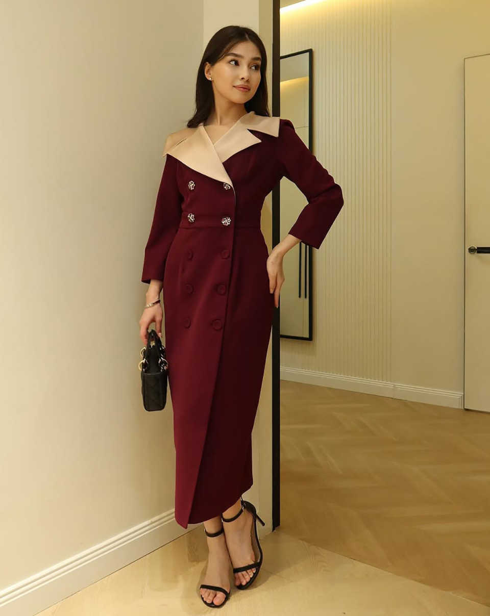 Customized Burgundy Women Long Blazer Slim Fit Peaked Lapel Ladies Prom Birthday Party Formal Wear Outfit One Jacket