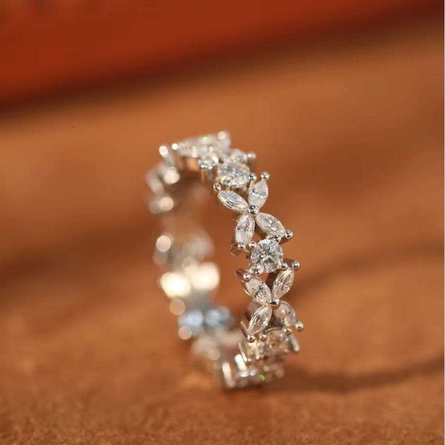 Elegant Four/4 Leaves Wedding Band 925 Sterling Silver Rhodium Plated Cubic Moissanite Ring Jewelry for Women