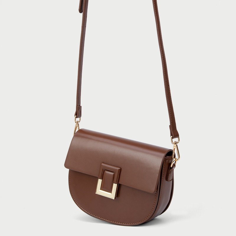 Elegant Women's Saddle-Style Messenger Bag Chic Shoulder Carryall for Everyday Use