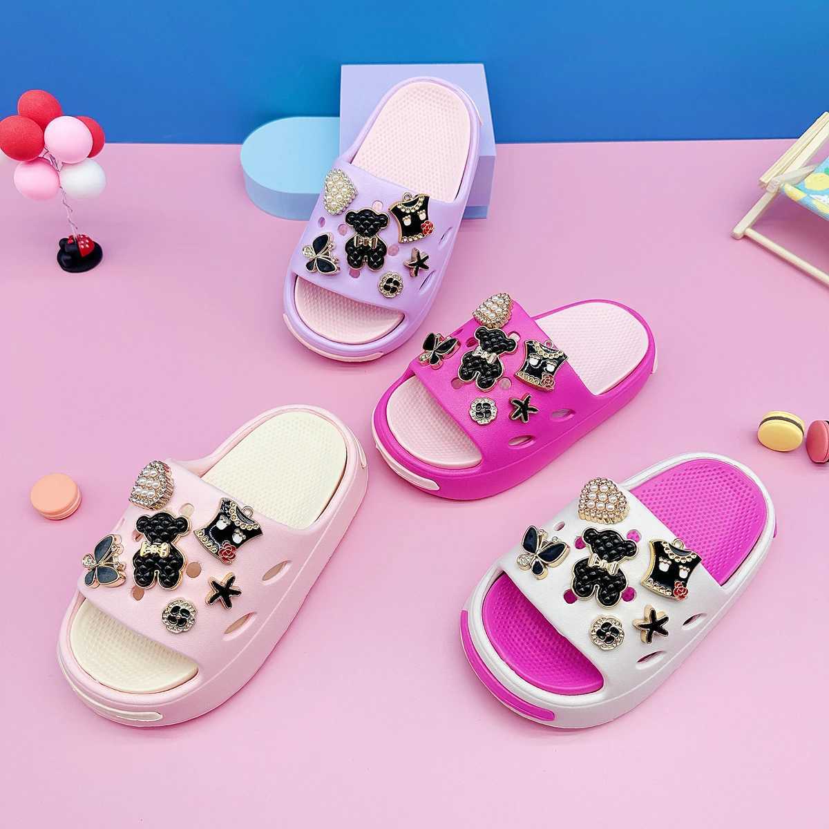 New Popular Cartoon Black and White Bear Versatile Eva Slippers for Boys and Girls Fashionable Soft-Soled Non-Slip SandalsT250311