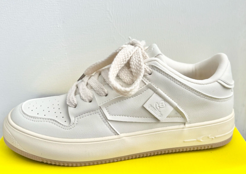 2025 Designer Men's Sports Shoes Fashionable Height Increasing White Shoes Boys' Korean Multifunctional Board Shoes Thick Soled Trendy Shoes