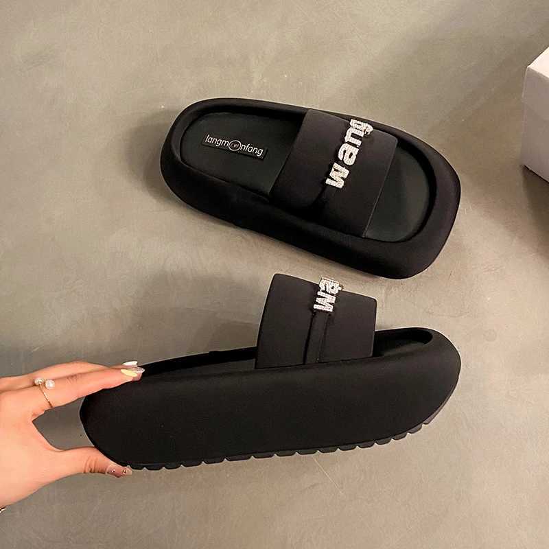 2024 New Summer Womens Slippers Roman Fi Designer Flat Shoes Soft soled Shoes Womens Breathable Beach Flip CoverXJ250311