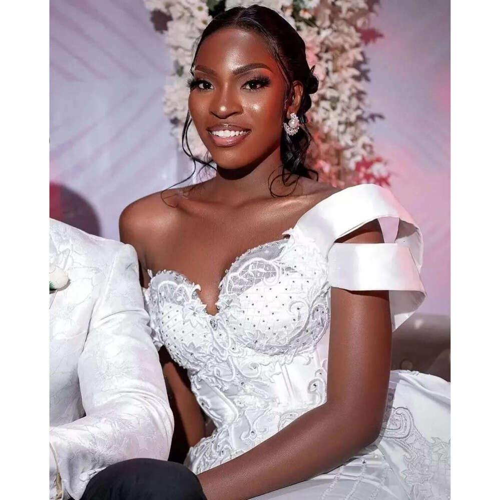 African Mermaid Wedding Dresses Overskirt Bridal Gown White Lace Applique Beaded One Shoulder Strap Sweep Train Vestidos Custom Made