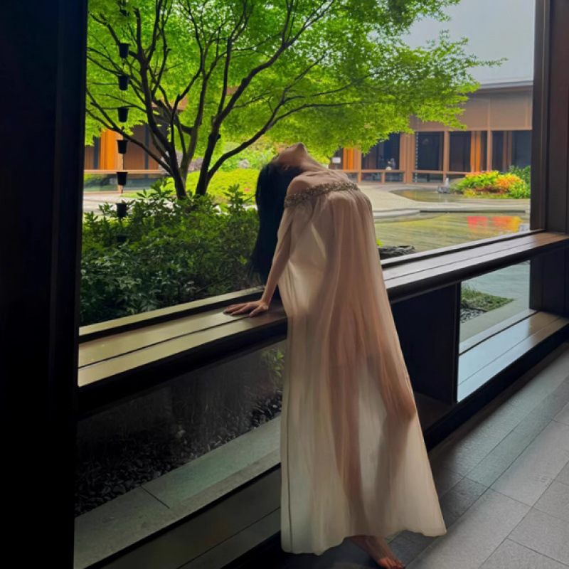 MU33190 One-shoulder tube top dress for women summer tea break French heavy-duty hot diamond lazy morning robe for women 2024 vacation