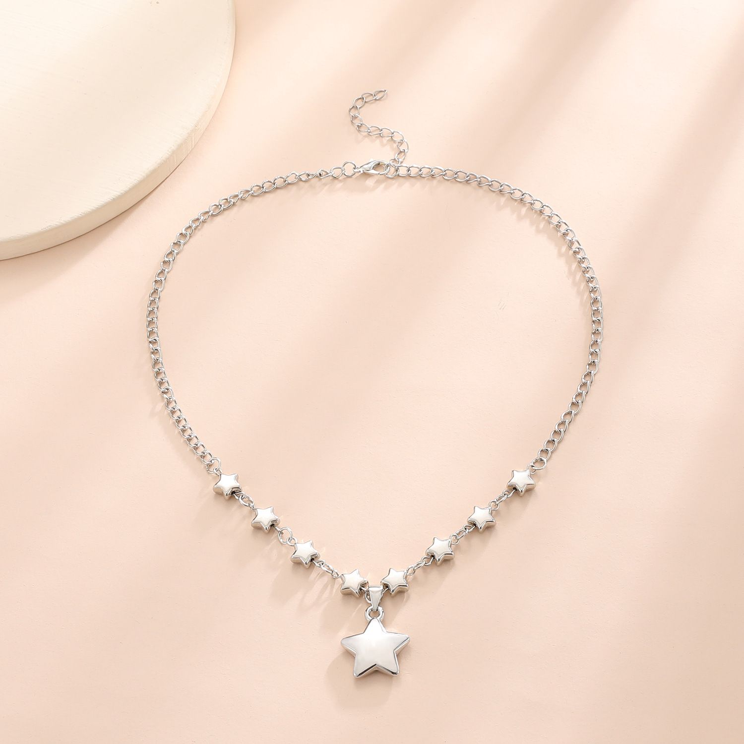Elegant Chic Stella Pendant with Novel Star Design Perfect Statement Jewelry Piece