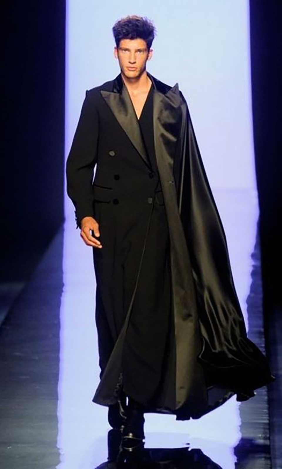 Red Carpet Mens Tuxedos With Cape Peaked Lapel Double Breasted Long Jacket Wear Party Birthday Pants Suits 2 Pieces Customized