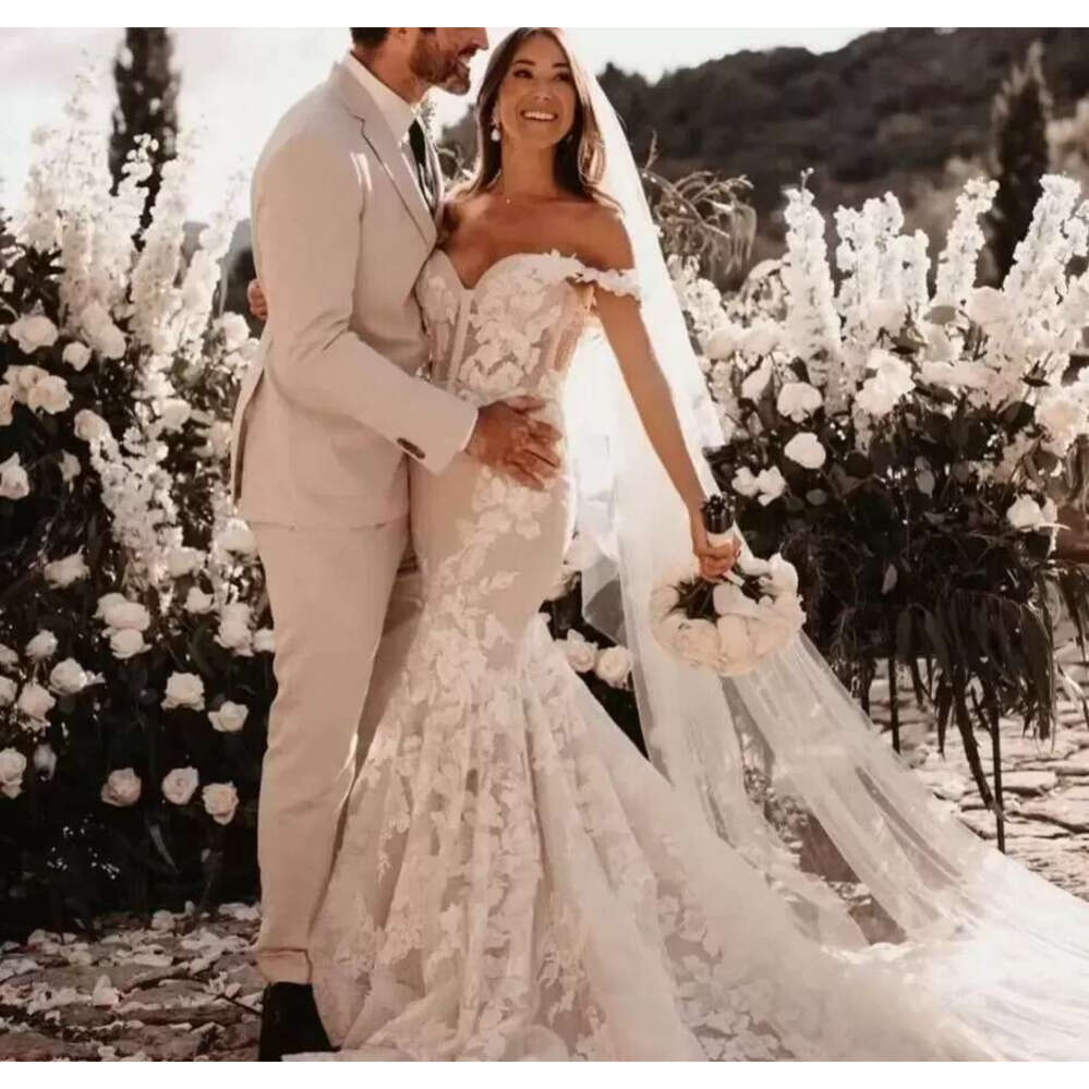 Lace Vintage Mermaid Wedding Dress Off The Shoulder Illusion Zip Back Sweep Train Bridal Gowns Appliqued Lady Marriage Dresses S