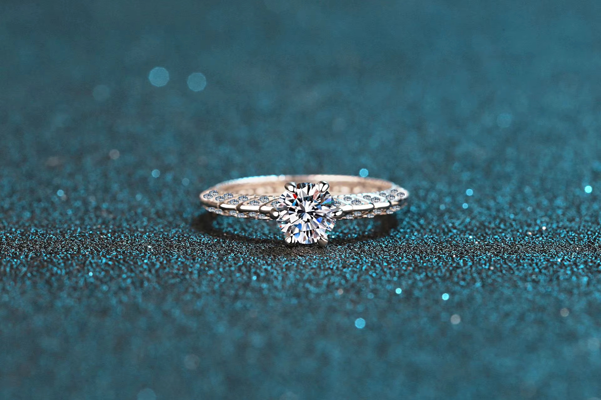 New Arrival S925 Silver Plated with PT950 Gold Moissanite Ring with 0.8ct Stone