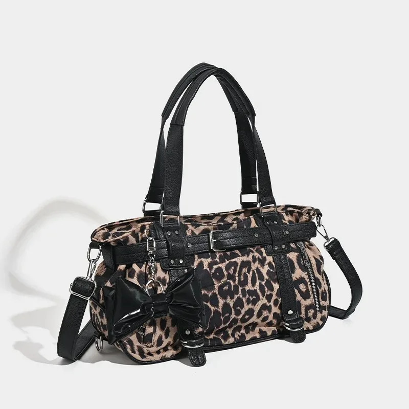 Korean niche sweet and cool style travel bag large capacity fitness yoga commuting shoulder crossbody 250311
