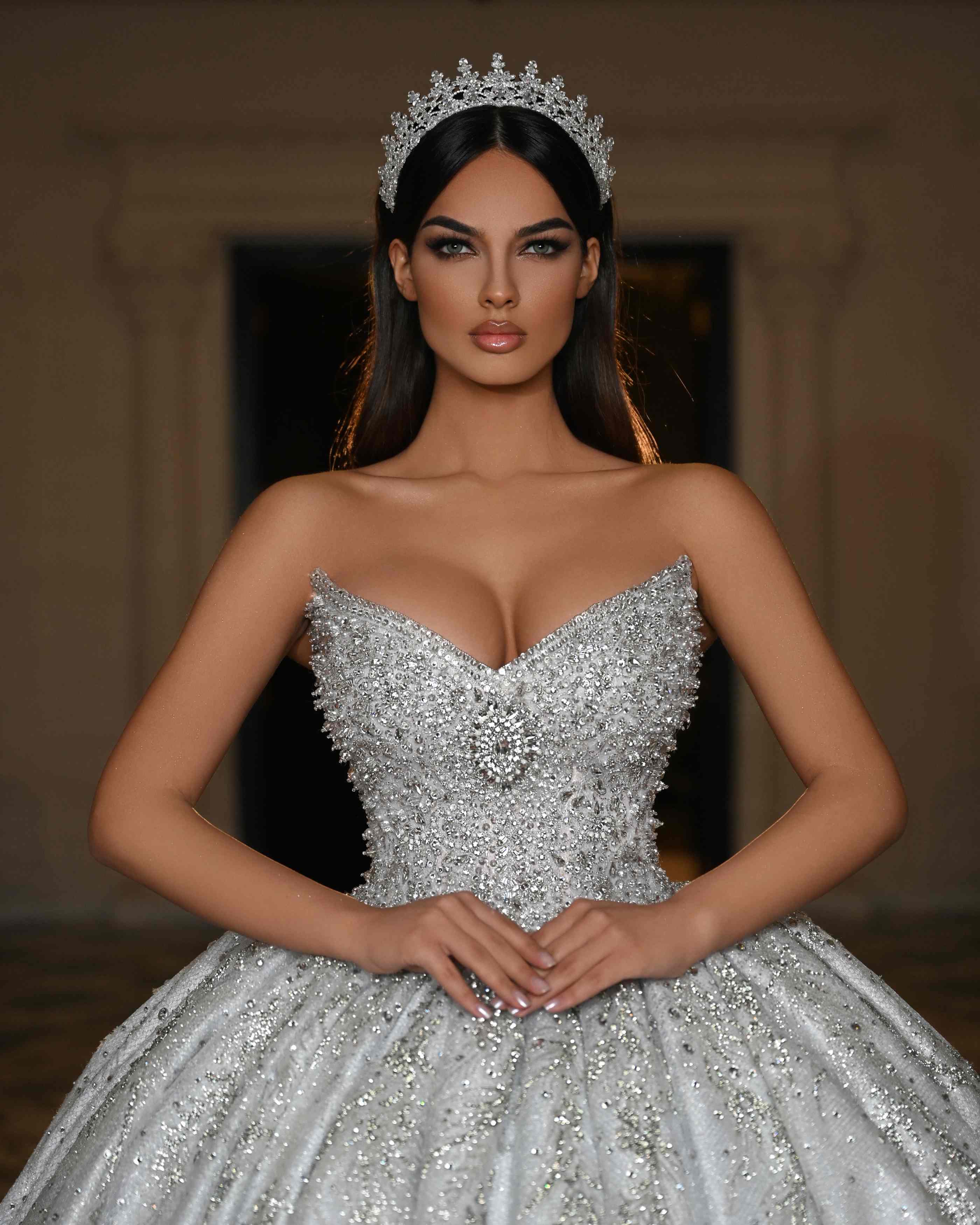Graceful Crystal Wedding Dresses Ball Gown Strapless Lace Appliques Beads Pearls Sequins Plus Size Court Gown Customized Special Occasion Vestidos De 