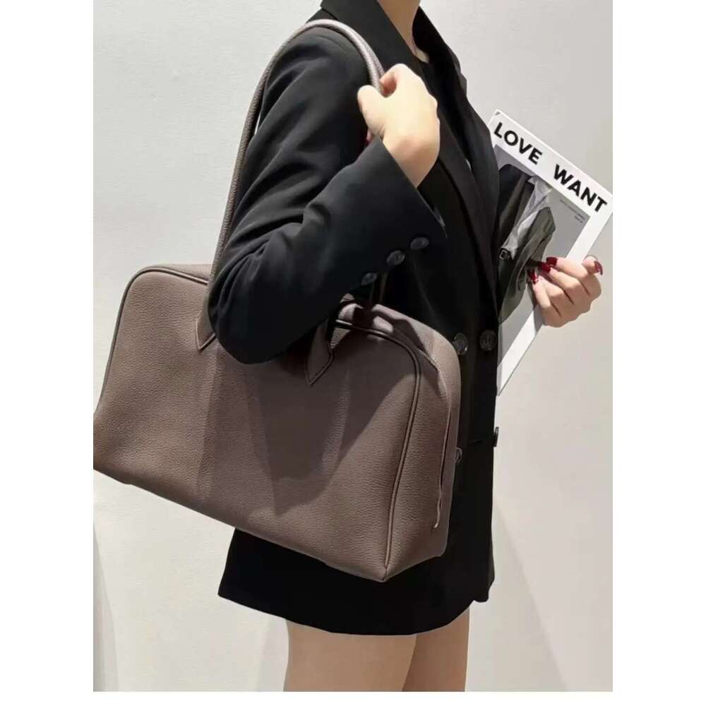 2024 New Hot Vintage Large Capacity Commuting Ladies Handbag Famous Brand Design Fashionable Shoulder Underarm Bag