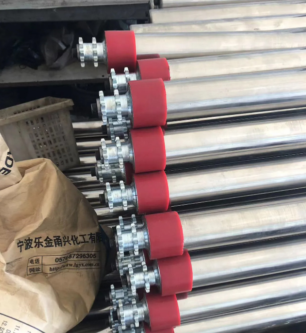 Industrial Strength Material Transport Belting with Sturdy Roller Components