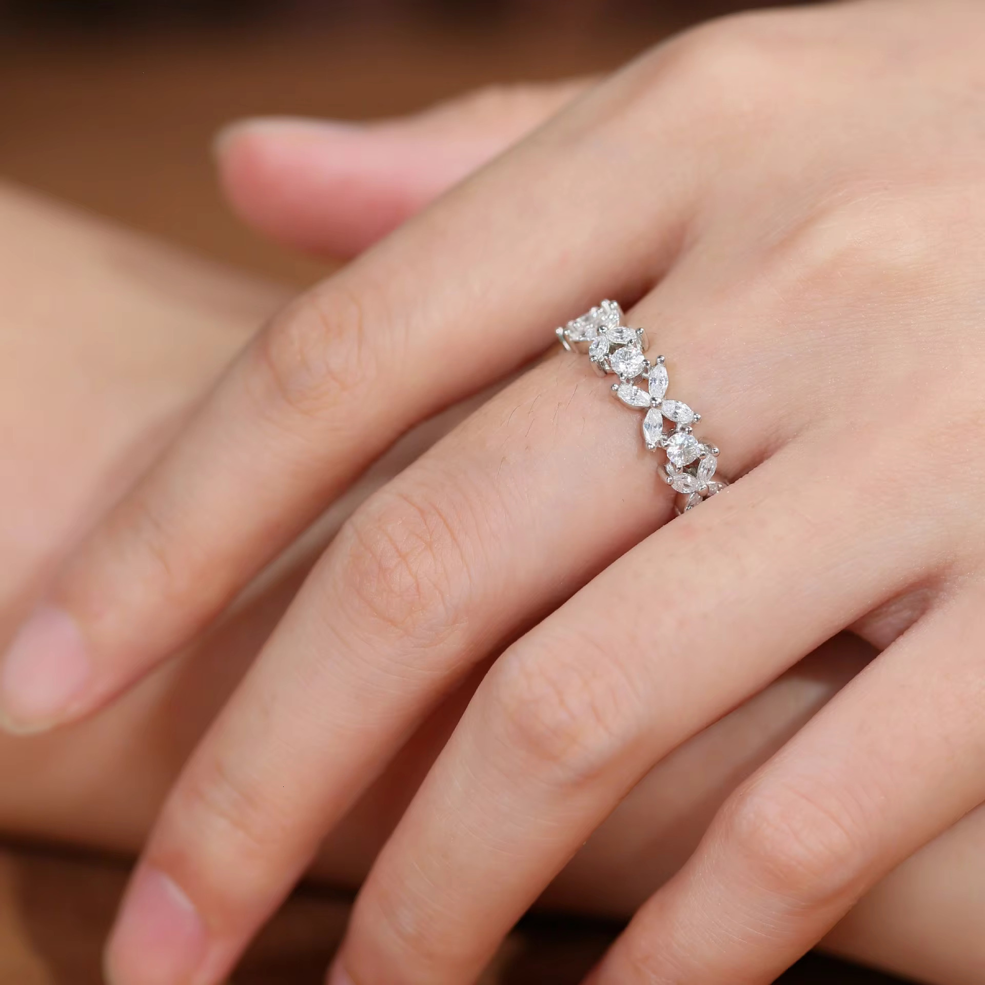 Elegant Four/4 Leaves Wedding Band 925 Sterling Silver Rhodium Plated Cubic Moissanite Ring Jewelry for Women