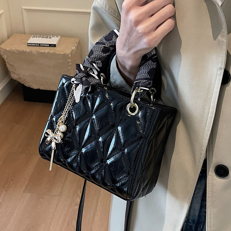 Autumn And Winter High-end Niche Handbag, Women's Multifunctional Dia Grid Slanted Fashion Designer Handbag