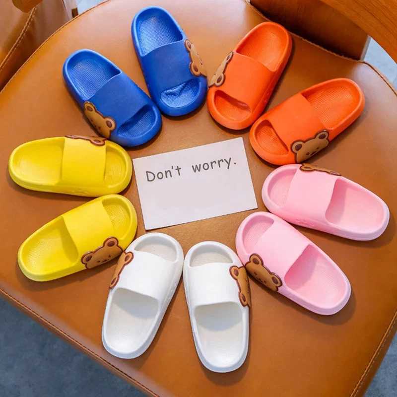 Cartoon Bear Childrens Beach Slippers For Boys Girls Home Shoes Summer Thick Sole Flip Flops EVA Soft Outdoor Slippers ChildT250311