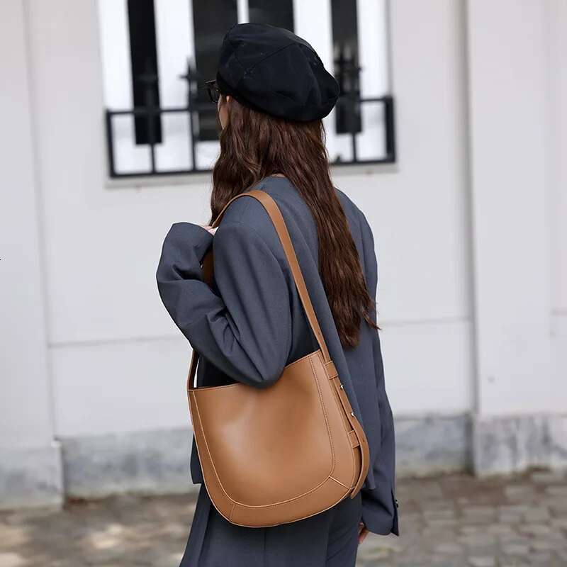 Ladies' Fashion Commuter Shoulder Trendy Large Capacity Bucket Real Cowhide Leather Women's Handbag High Sense Tote Bag