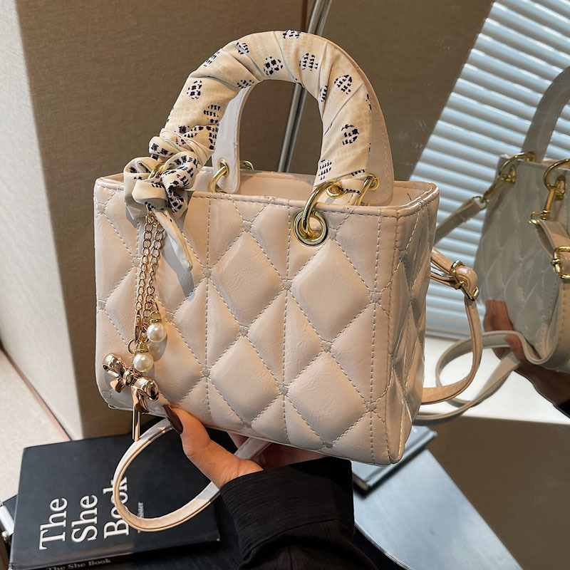 Autumn And Winter High-end Niche Handbag, Women's Multifunctional Dia Grid Slanted Fashion Designer Handbag