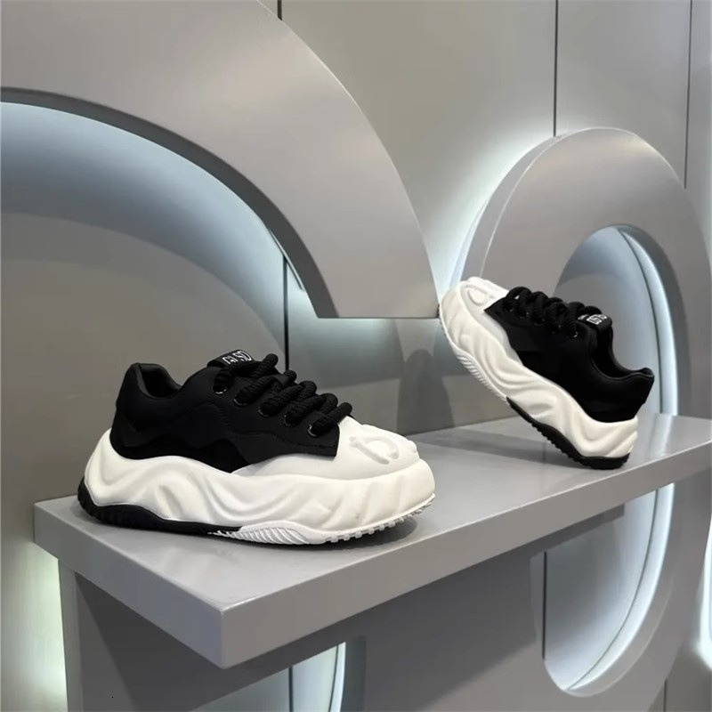 Men's Sports Shoes Color Blocked Dad 2025 New Soft Leather Shoes Designer Spliced High Rise Thick Soled Non Slip Shoes Outdoor Sports And Leisure