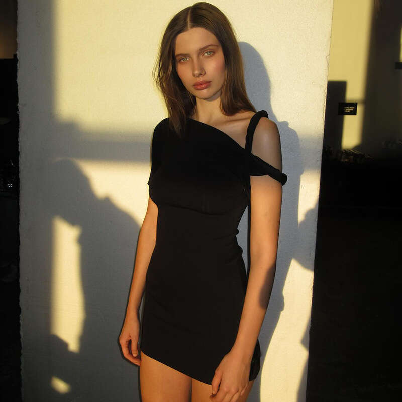 Y24DS059 European and American Women's Summer Kylie Same Style One Shoulder Sexy Bag Hip Asymmetric Dress for Women 2025 Versatile New Trendy Clo