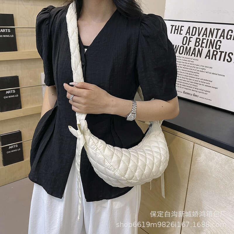 Wholesale New Korean Version Gge Embroidery Thread Dumpg Casual One Shoulder Crossbody Half Moon Bag, Fashionable Women's Bag B2