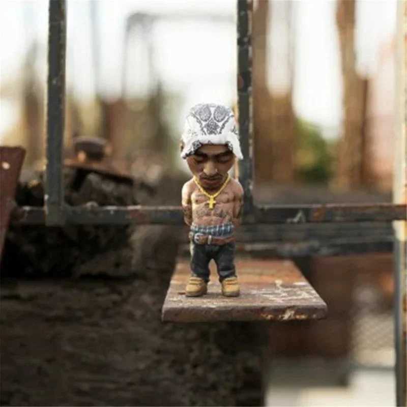 Tupac Figurine New Rapper Star Cool Hip Hop Guy Ornaments Creative Desktop Statue Home Living Room Office Decor Doll RapperT250310