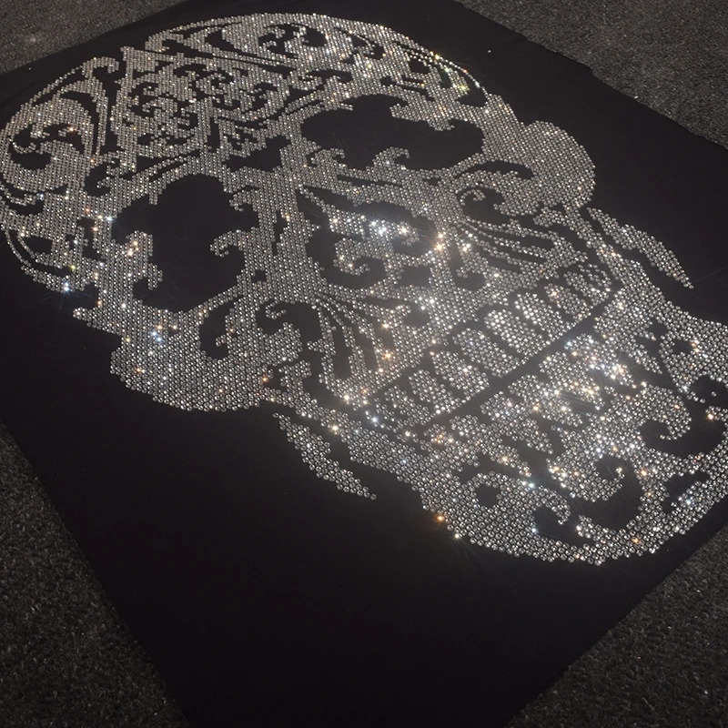 Shiny rhinestone creative skull mens summer short-sleeved T-shirt casual fashion loose cotton high quality T-shirt 250310