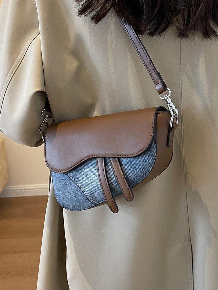 Niche Design Small For Women 2023 New Trendy Fashion Contrasting Color Saddle Premium Texture Single Shoulder Crossbody Bag